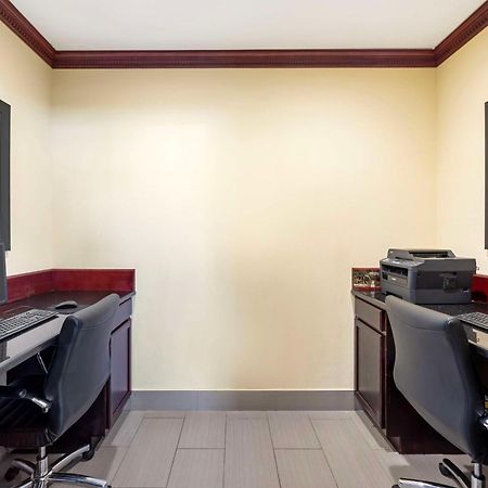 Best Western Plus Pratt Екстериор снимка