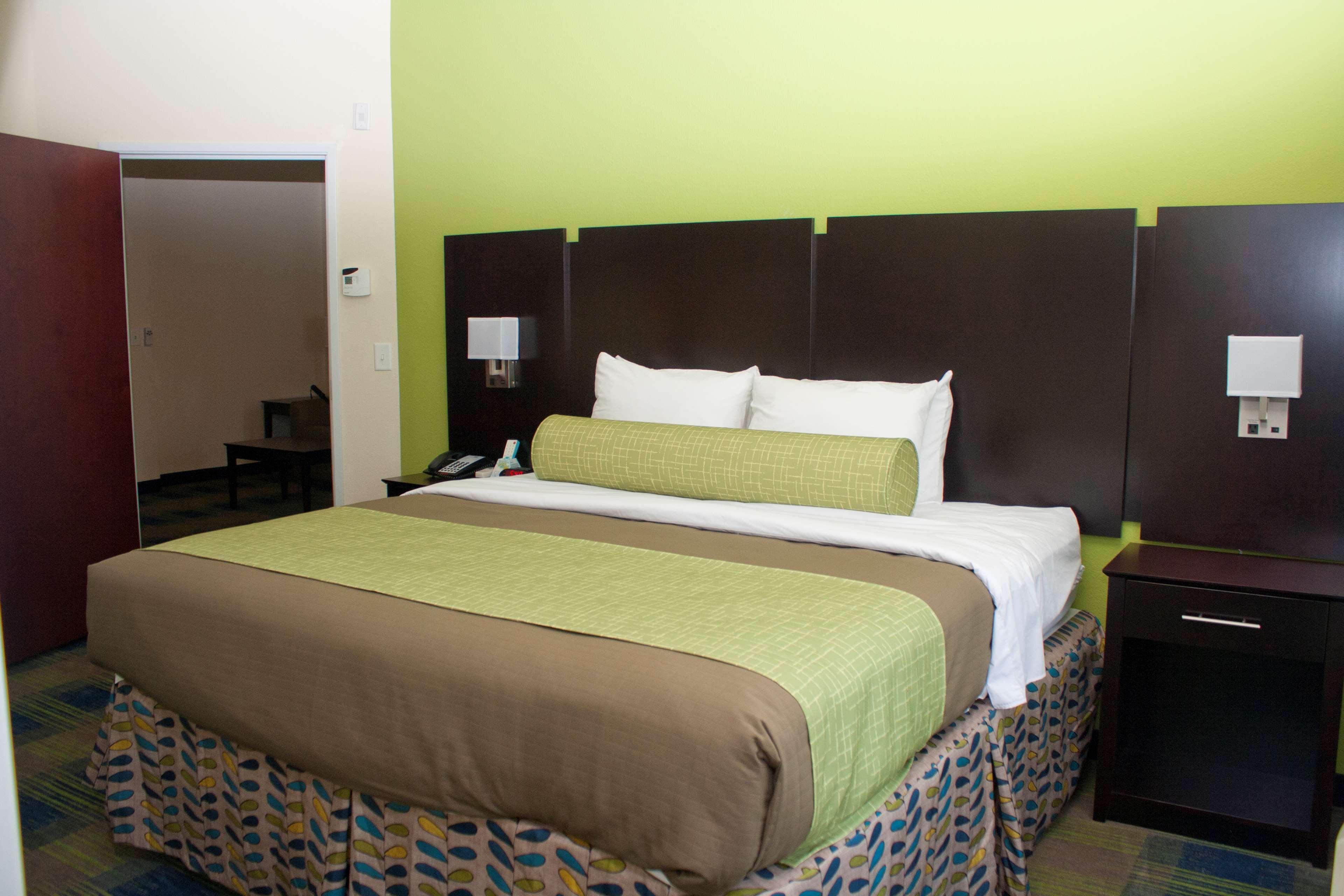 Best Western Plus Pratt Екстериор снимка