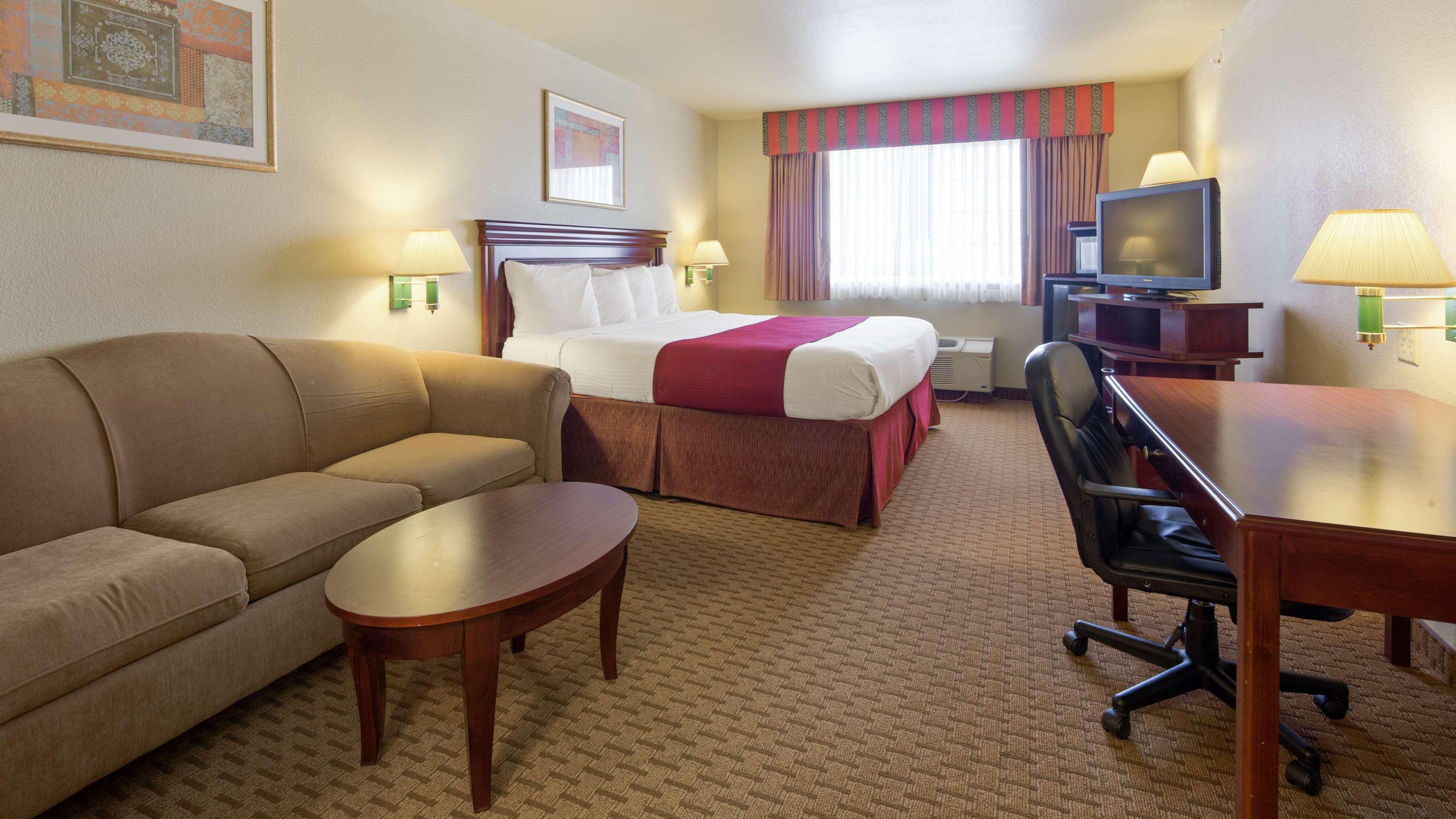Best Western Plus Pratt Екстериор снимка