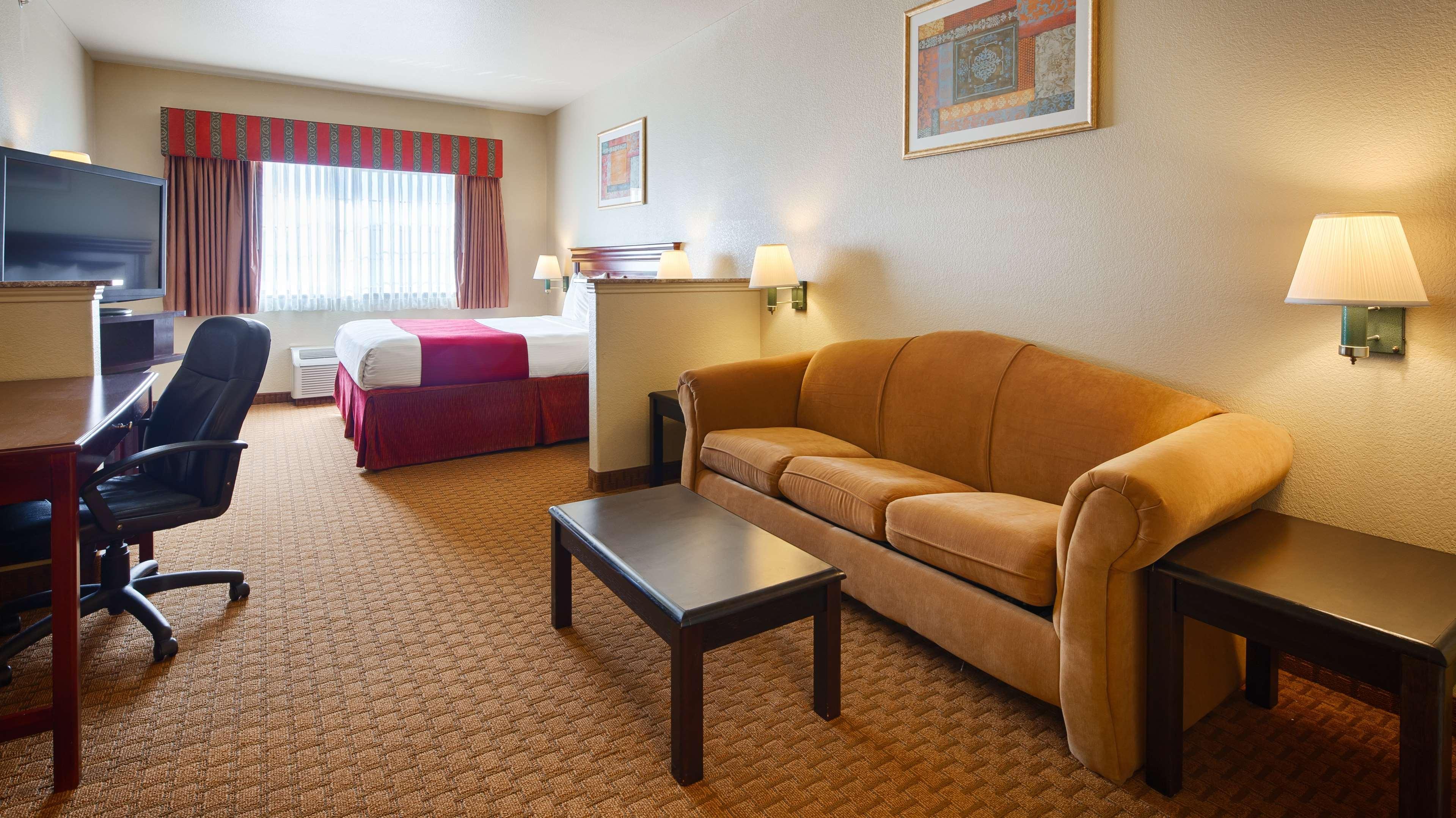 Best Western Plus Pratt Екстериор снимка