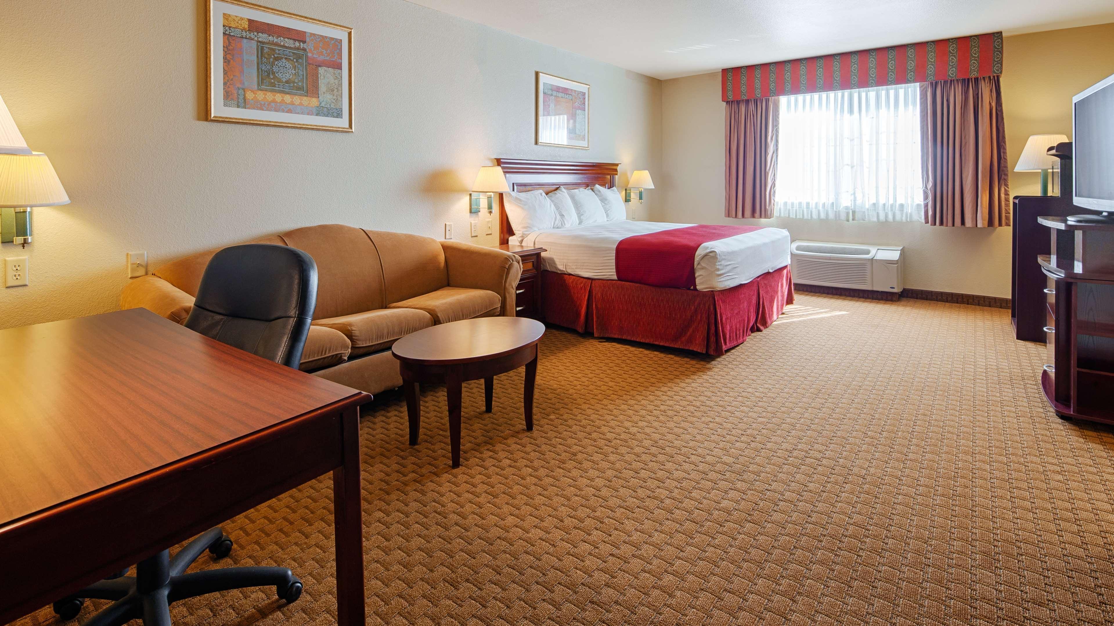 Best Western Plus Pratt Екстериор снимка