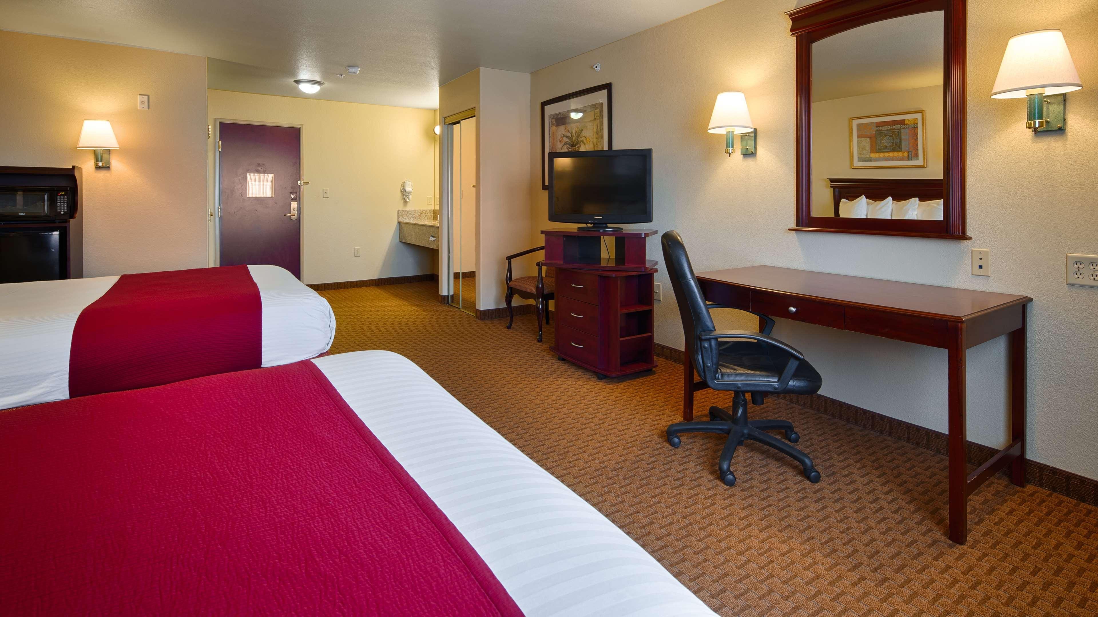 Best Western Plus Pratt Екстериор снимка