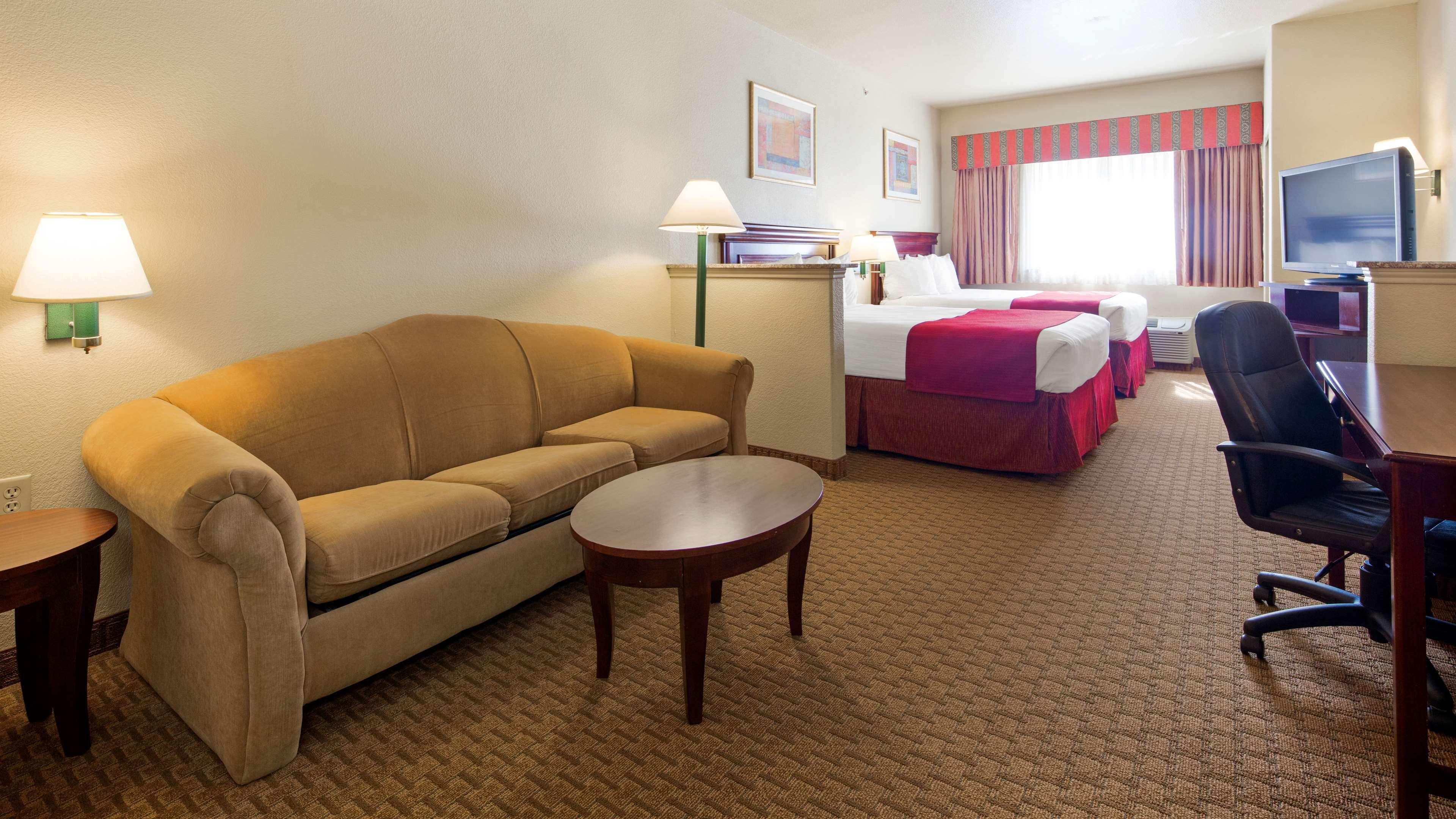 Best Western Plus Pratt Екстериор снимка