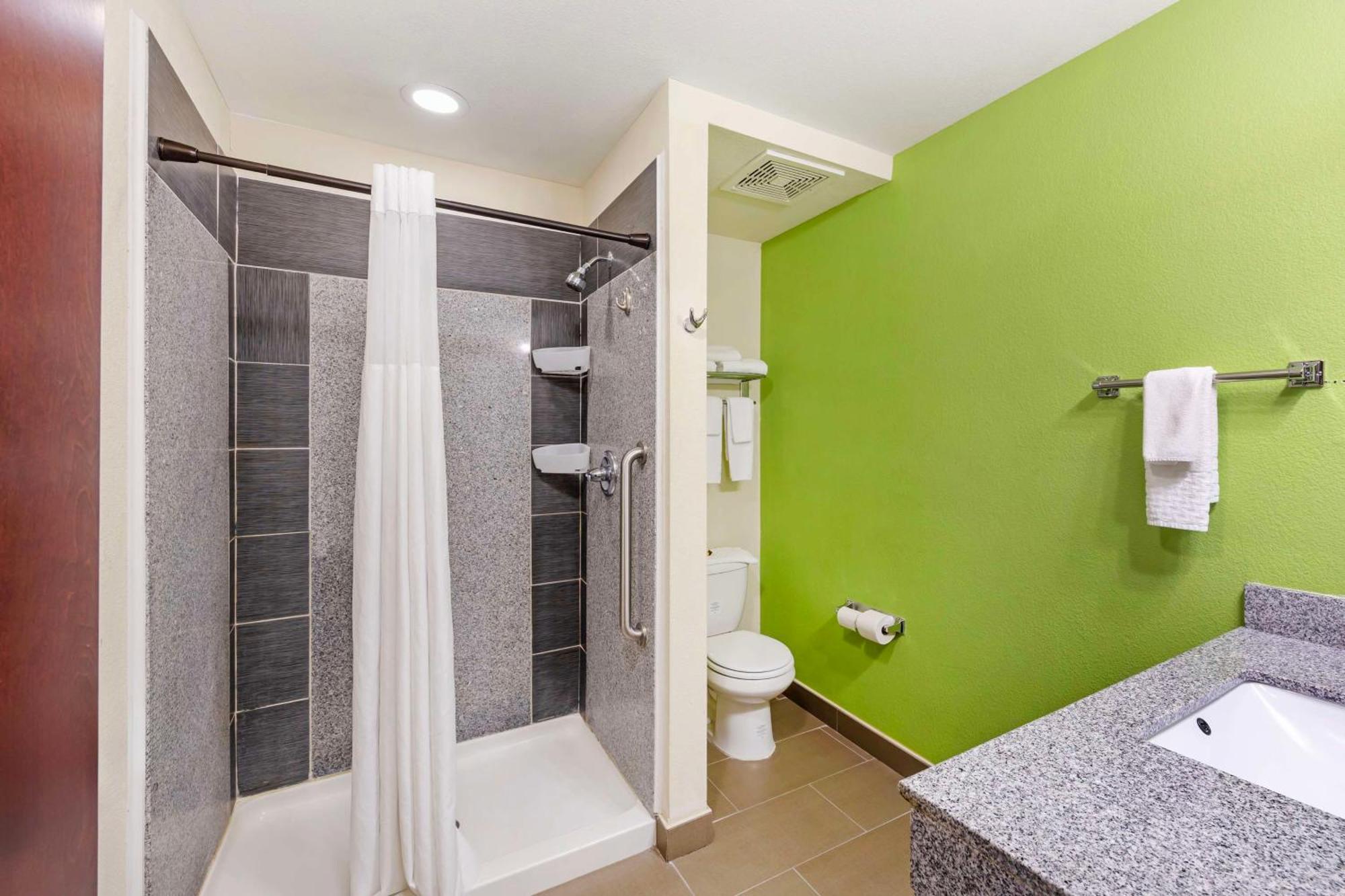 Best Western Plus Pratt Екстериор снимка