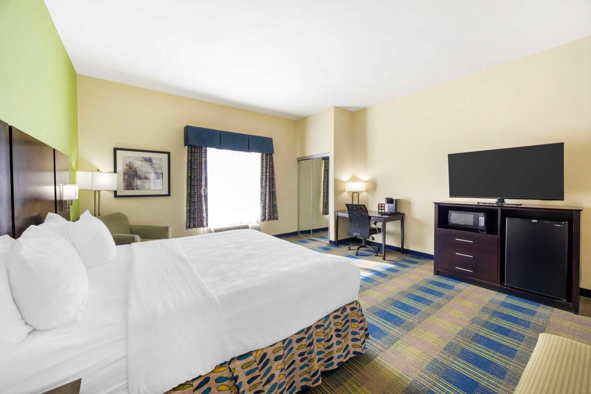 Best Western Plus Pratt Екстериор снимка