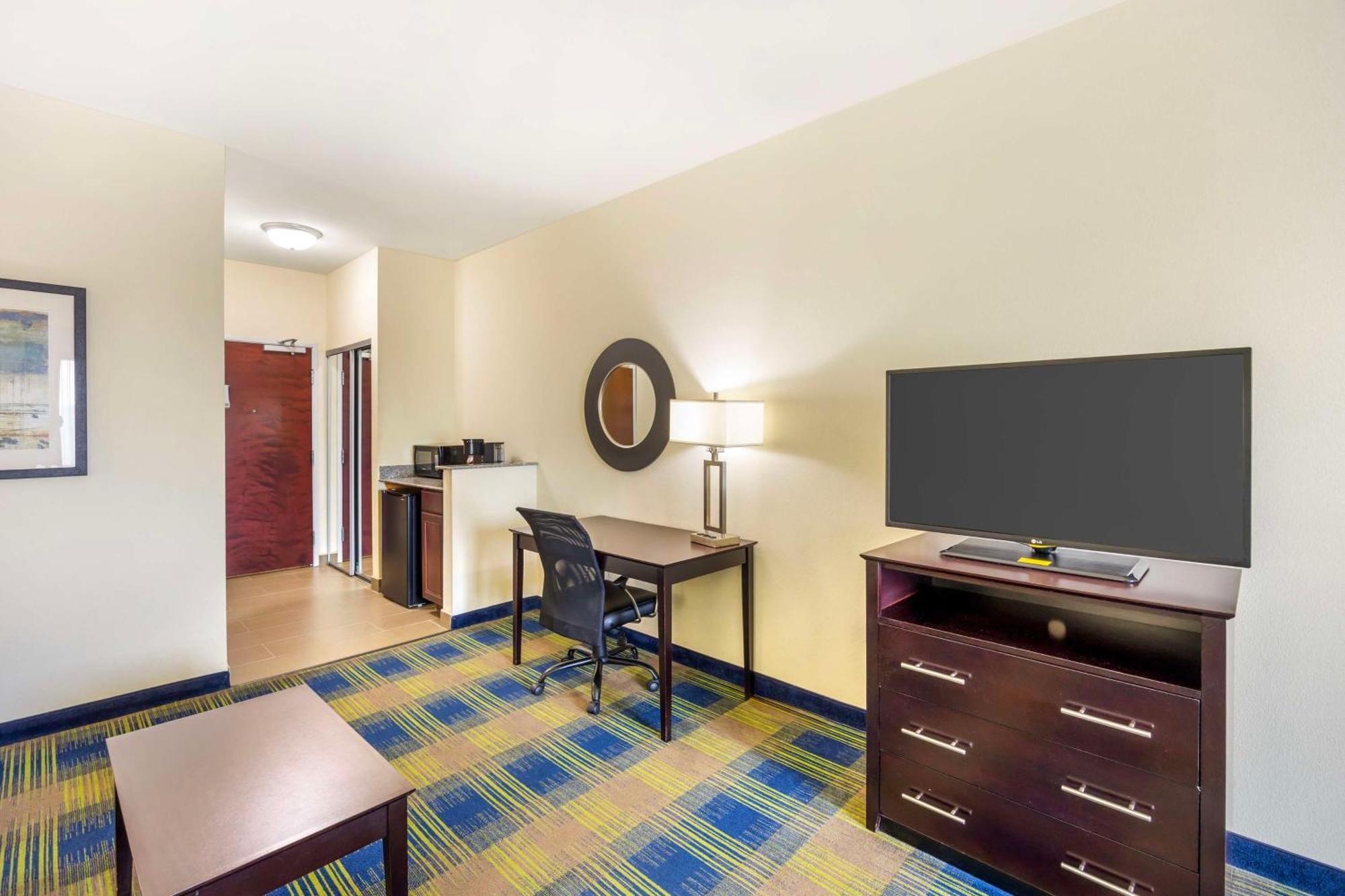 Best Western Plus Pratt Екстериор снимка