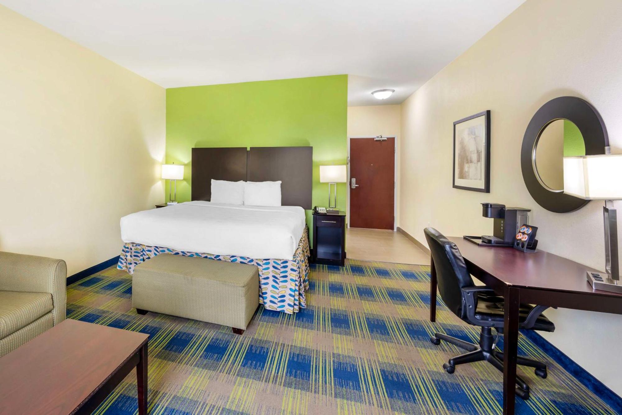 Best Western Plus Pratt Екстериор снимка