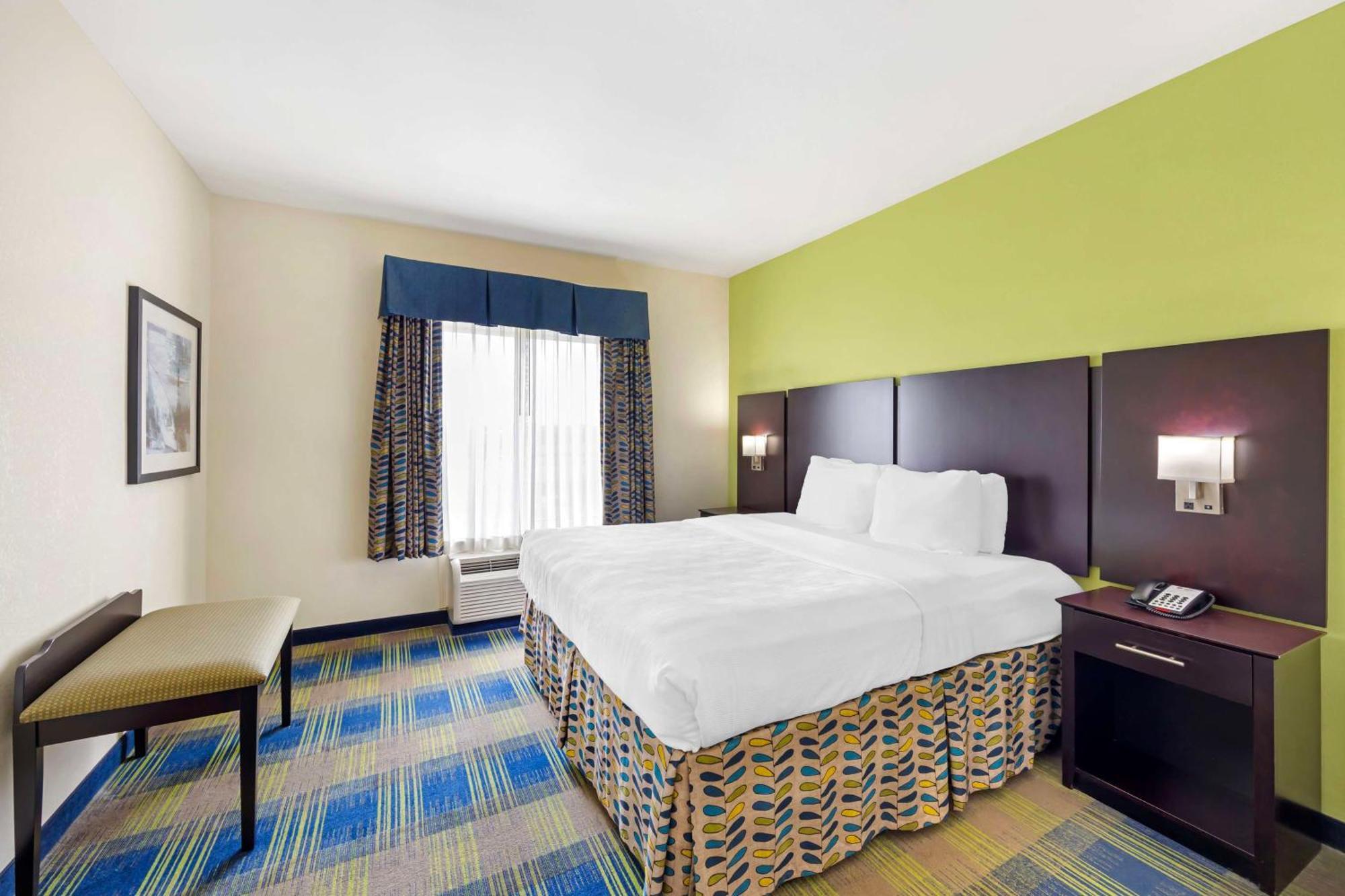 Best Western Plus Pratt Екстериор снимка