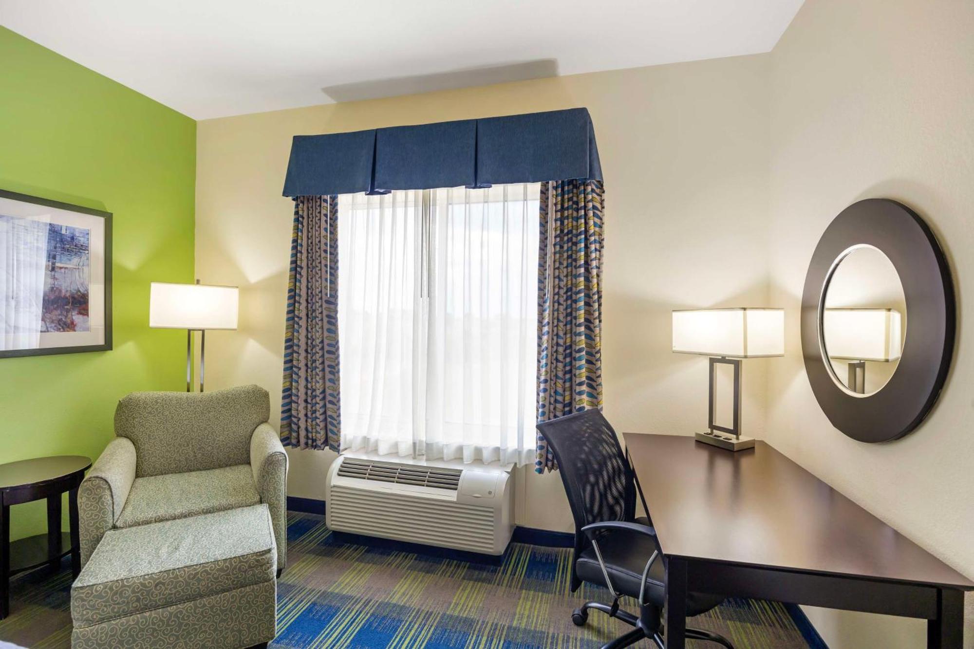 Best Western Plus Pratt Екстериор снимка