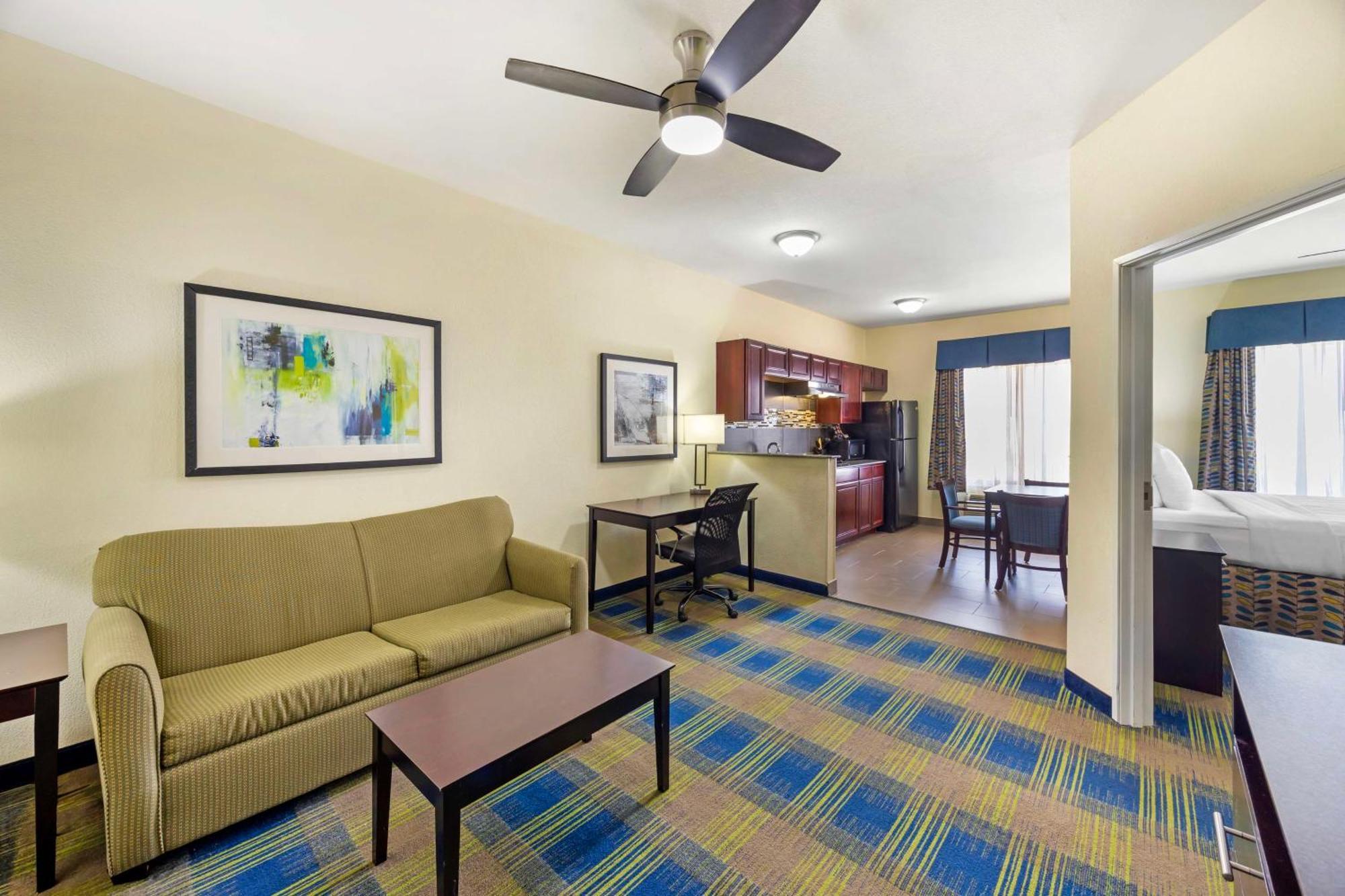Best Western Plus Pratt Екстериор снимка