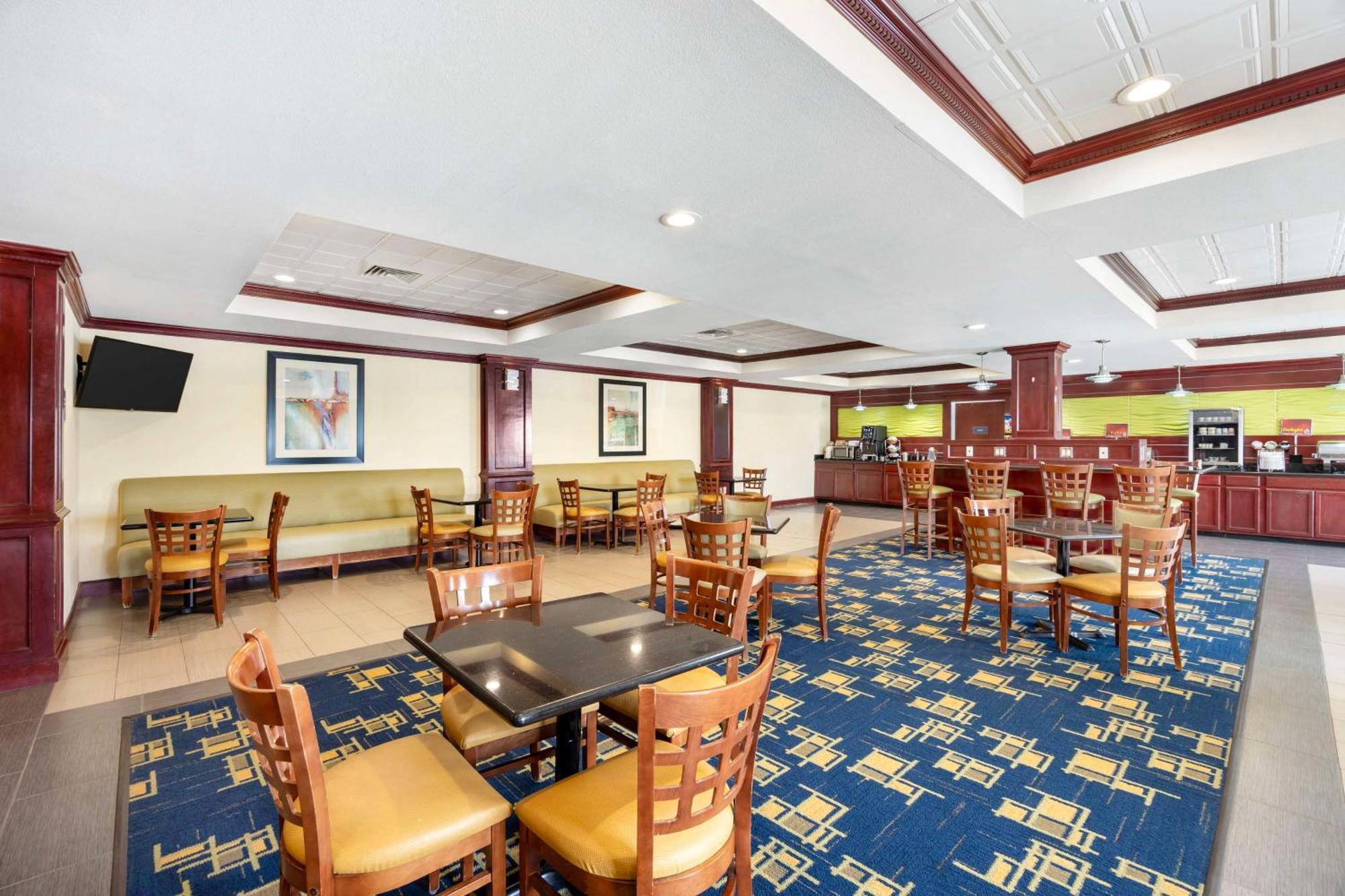 Best Western Plus Pratt Екстериор снимка