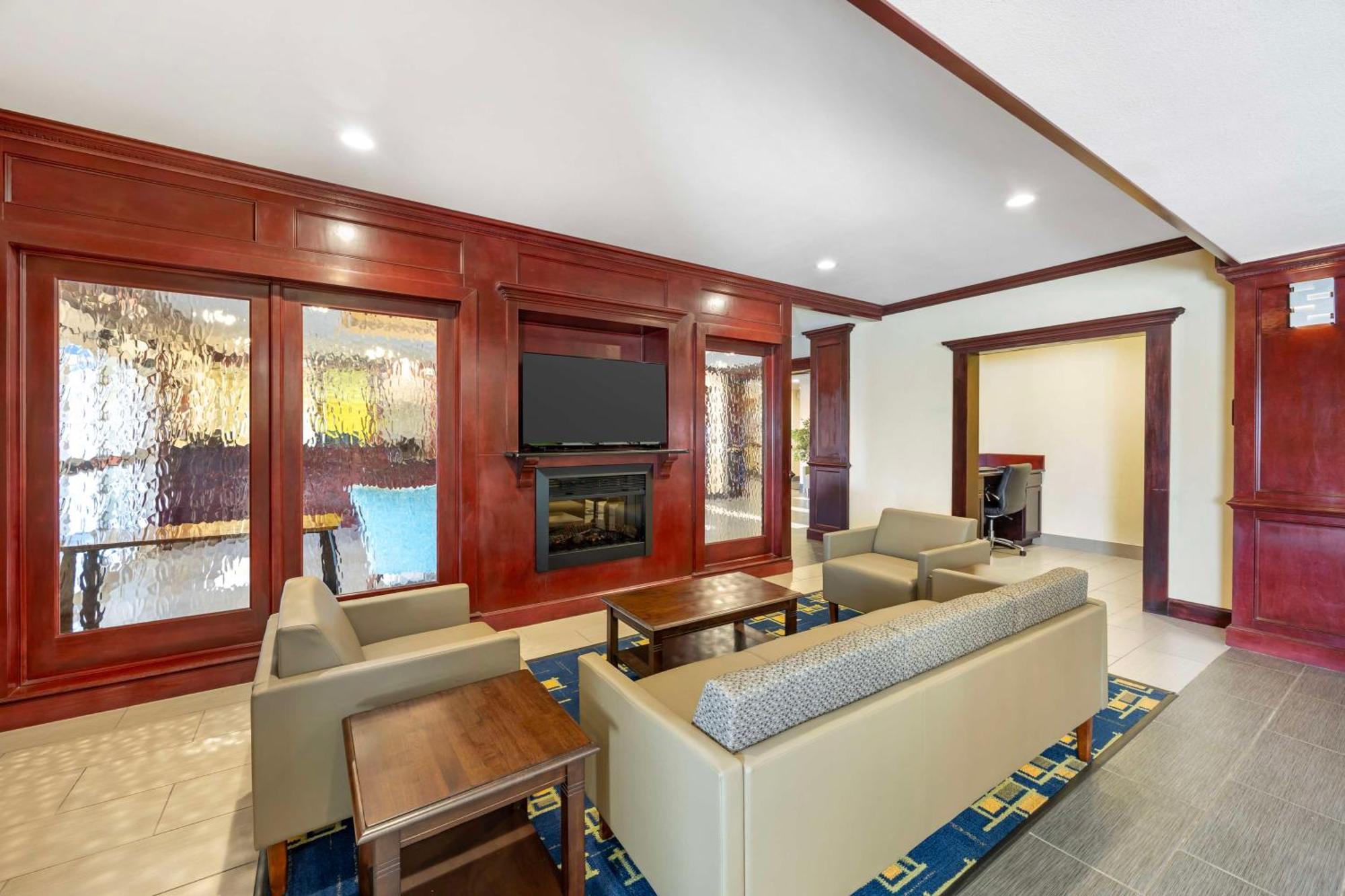 Best Western Plus Pratt Екстериор снимка
