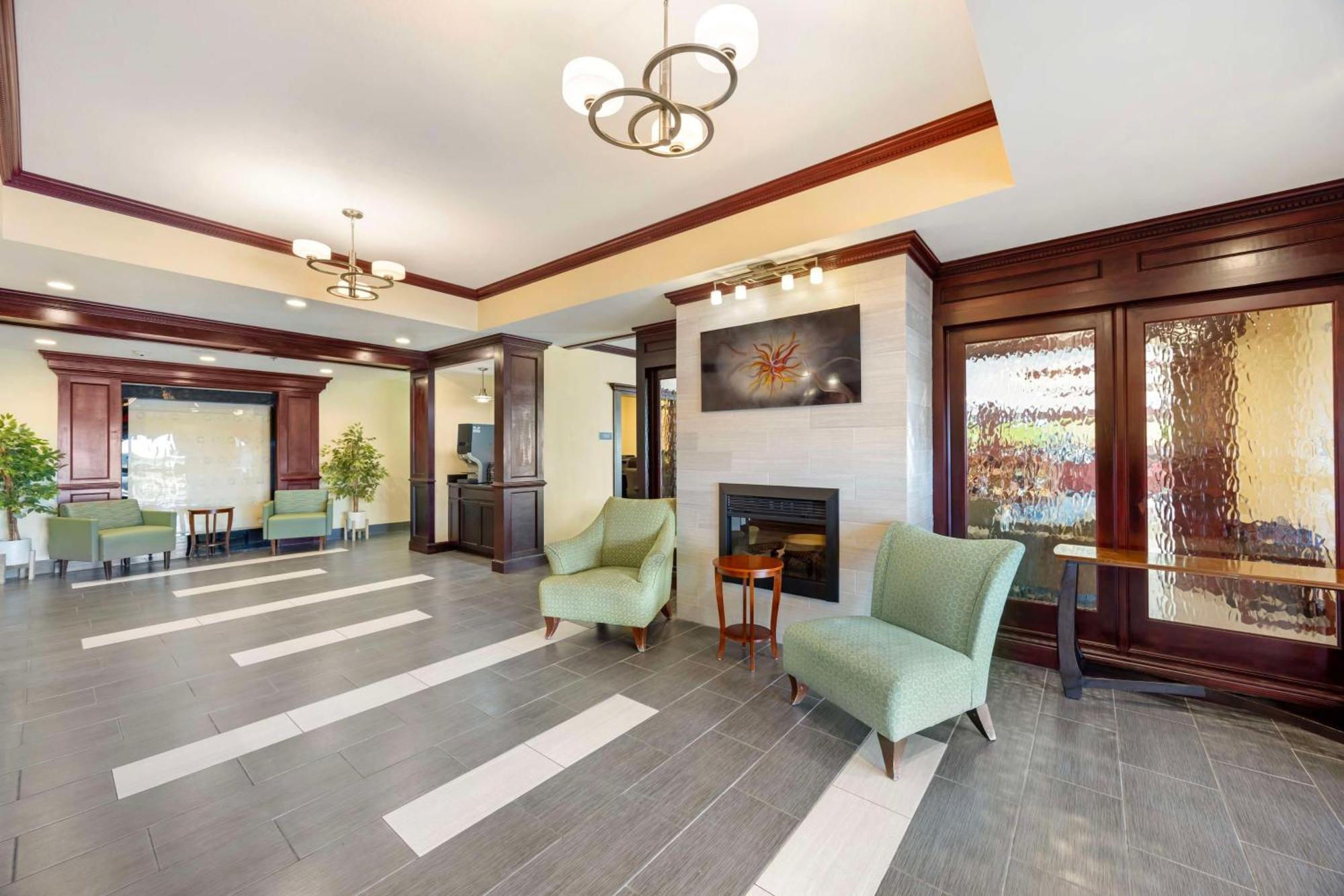 Best Western Plus Pratt Екстериор снимка