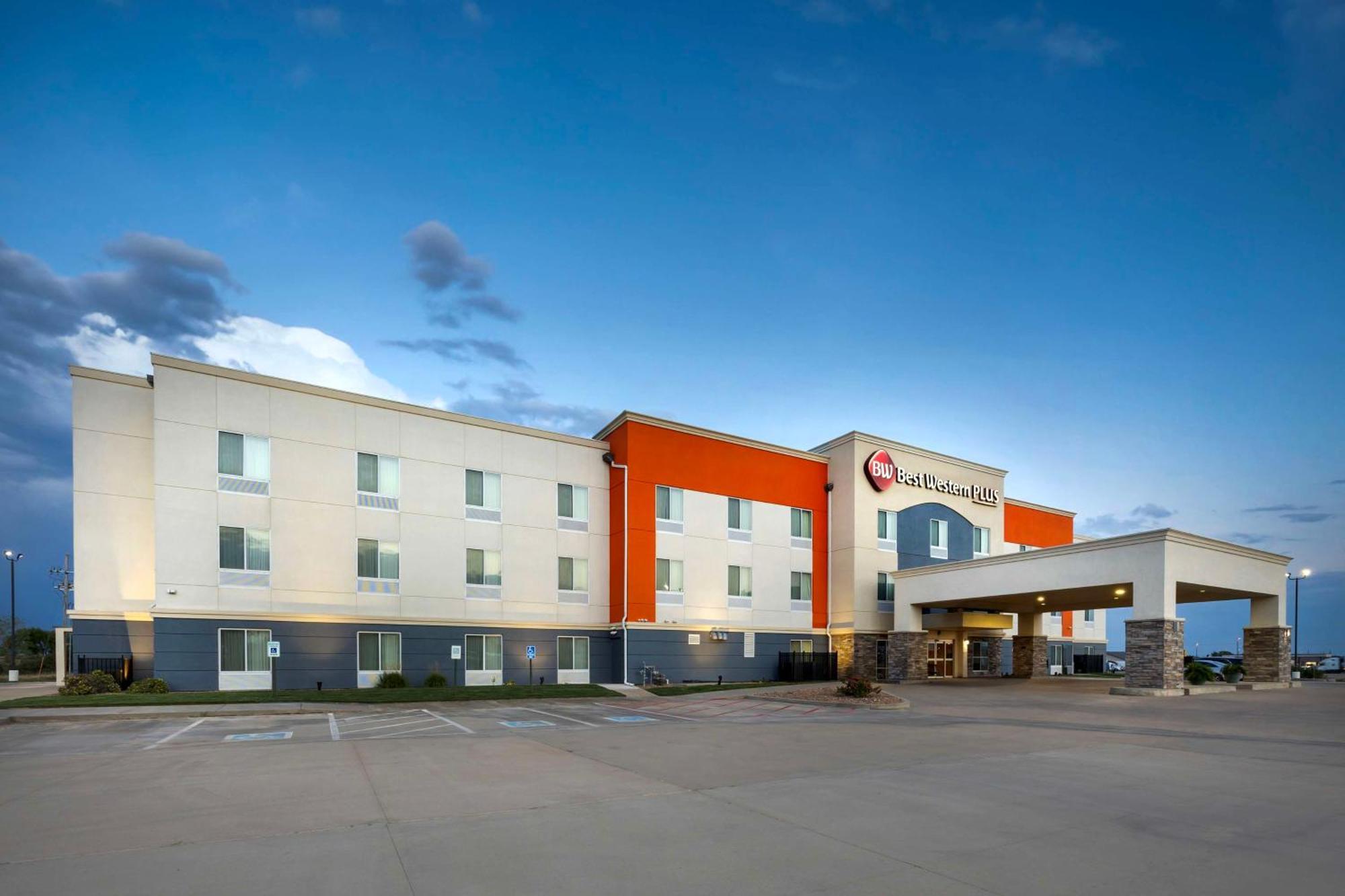Best Western Plus Pratt Екстериор снимка
