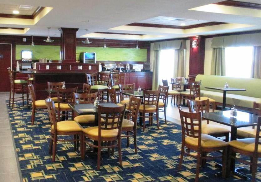 Best Western Plus Pratt Екстериор снимка