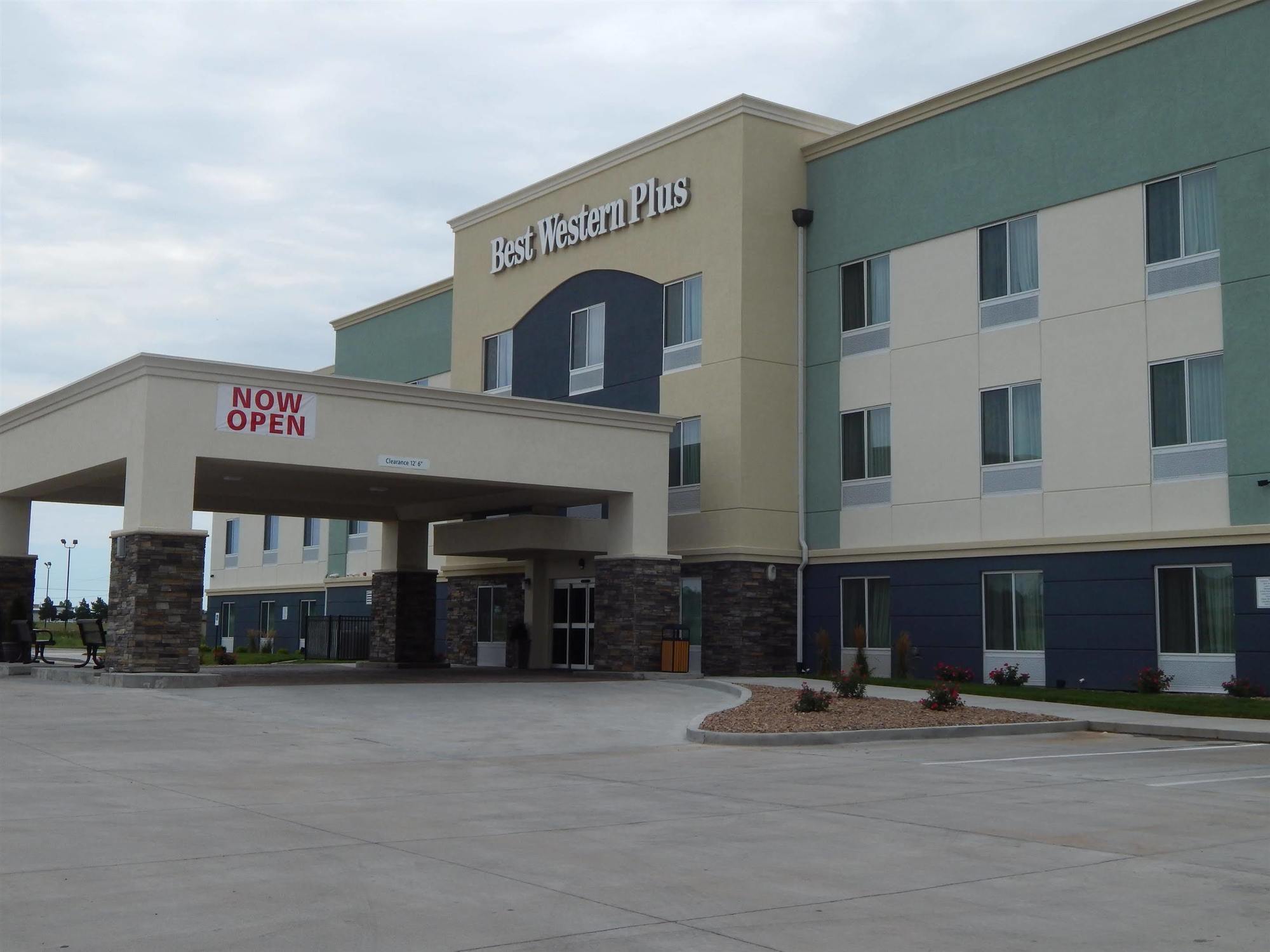 Best Western Plus Pratt Екстериор снимка
