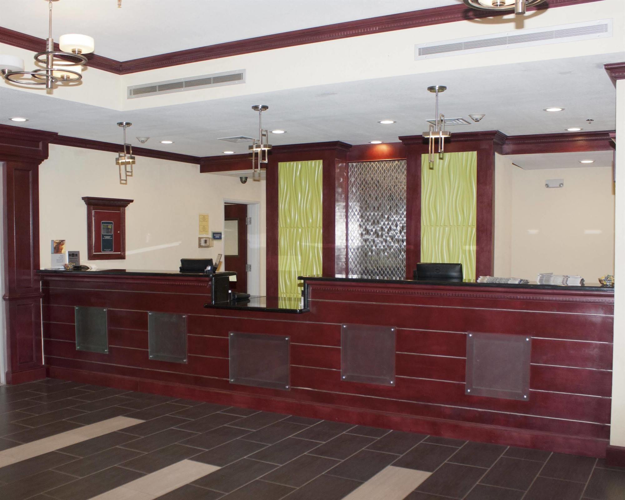 Best Western Plus Pratt Екстериор снимка